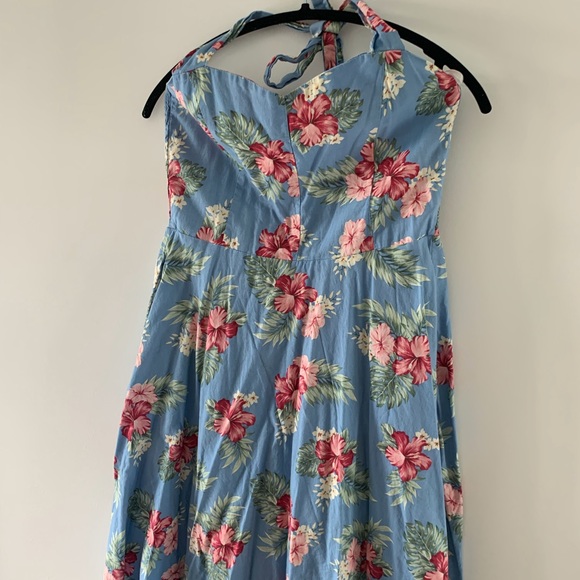 Vintage inspired Halter midi dress in Blue Hawaii print ๐ธ๐ - Picture 2 of 4